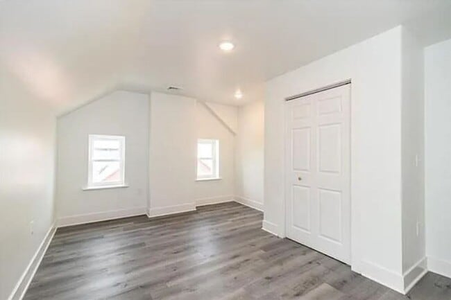 Building Photo - Beautiful 4 Bedroom Newly renovated home!