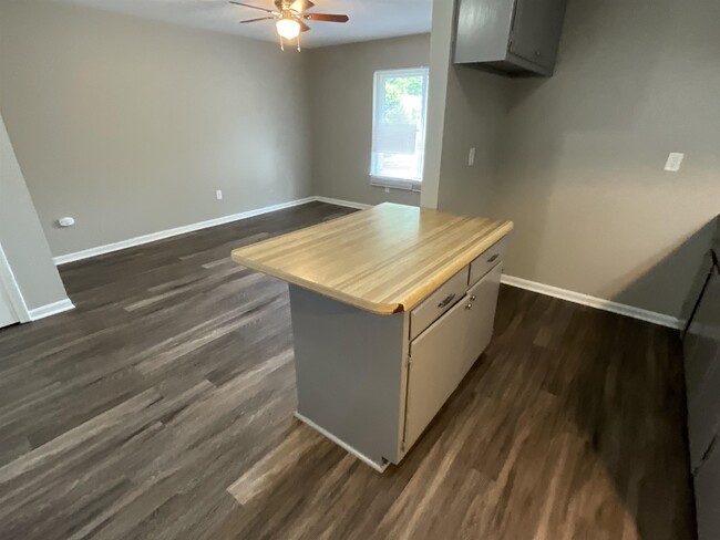 Building Photo - 4430 Pine Ridge Cove