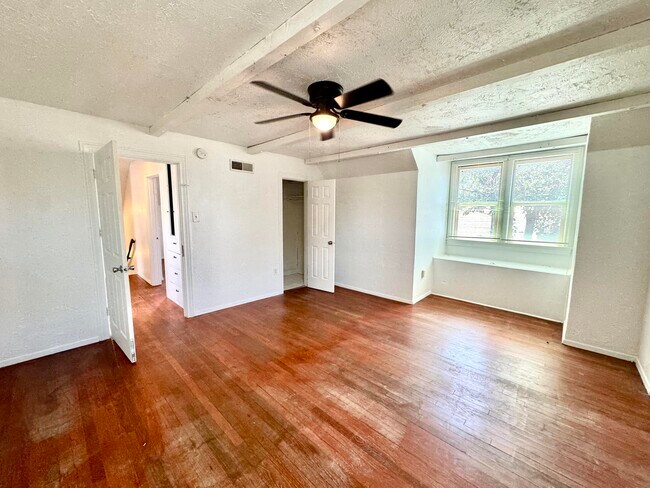 Building Photo - 1602 Avenue X