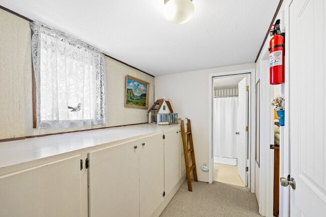 Building Photo - 3 bedroom, 2 bathroom, Spacious Scenic Munds Park Home!