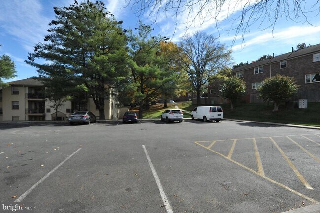 Building Photo - 5900 Surrey Hill Pl