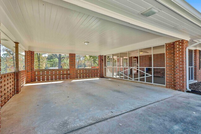 Building Photo - PROCUREMENT ONLY 334 Porter Road - Available Now! Ranch style home with spacious floor plan & bea...