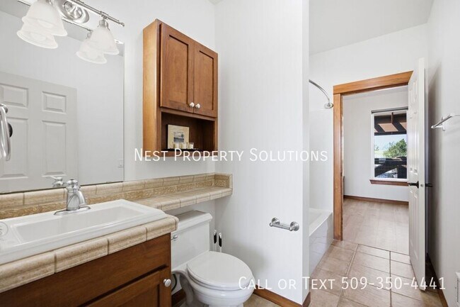 Building Photo - 6432 Melby Way NE