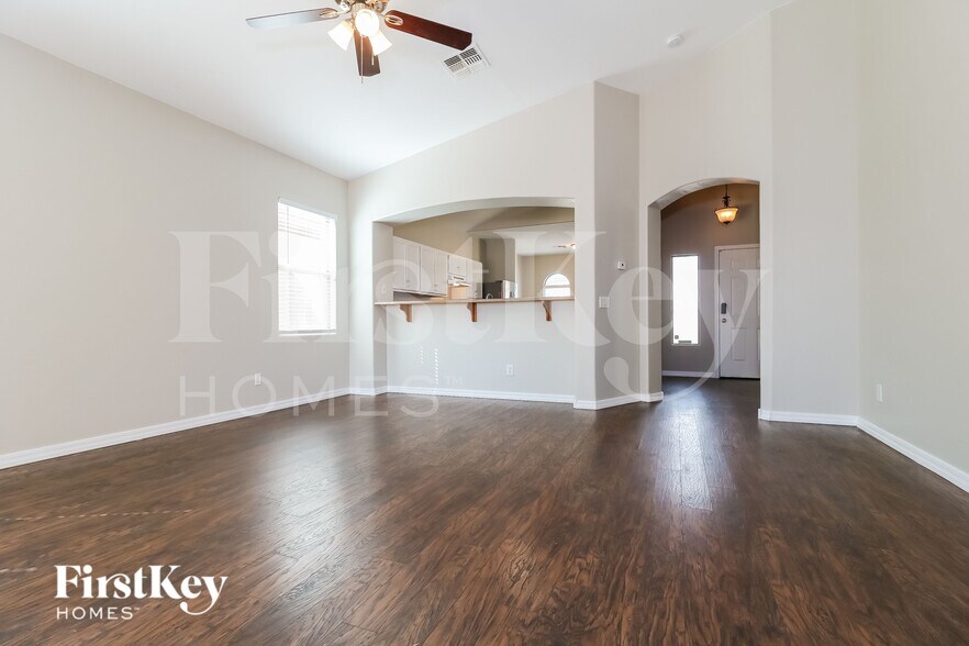 Building Photo - 24853 W Rosita Ave