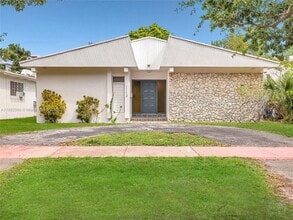 Building Photo - 1109 Biarritz Dr