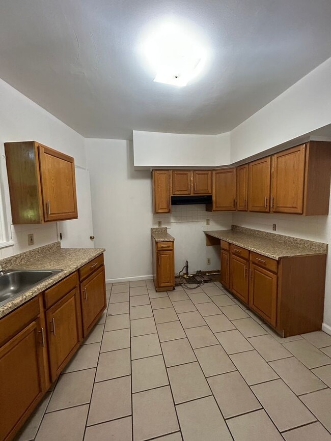 Building Photo - 71 Power St