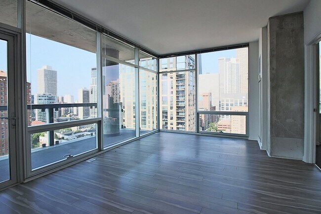Building Photo - 799 N La Salle Dr