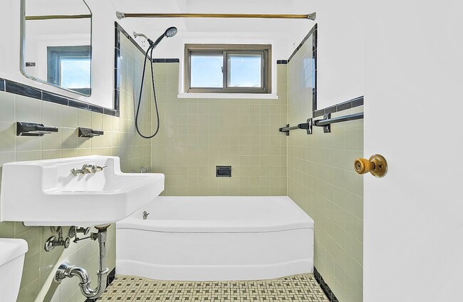 Building Photo - 21-80 33rd Rd Apt 9C-9C