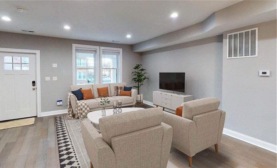 Building Photo - Elegant Petworth townhouse near Rock Creek Park