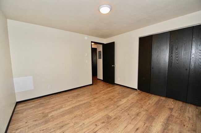 Building Photo - New Remodel 2 bed 1 bath with washer & dryer