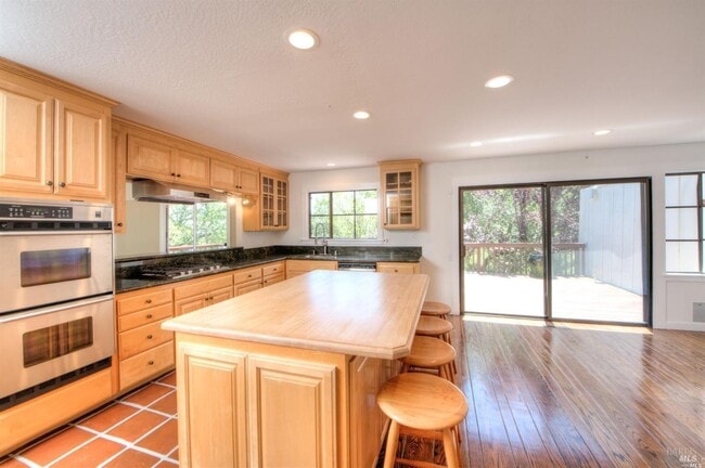 Building Photo - 13 Black Oak Ln