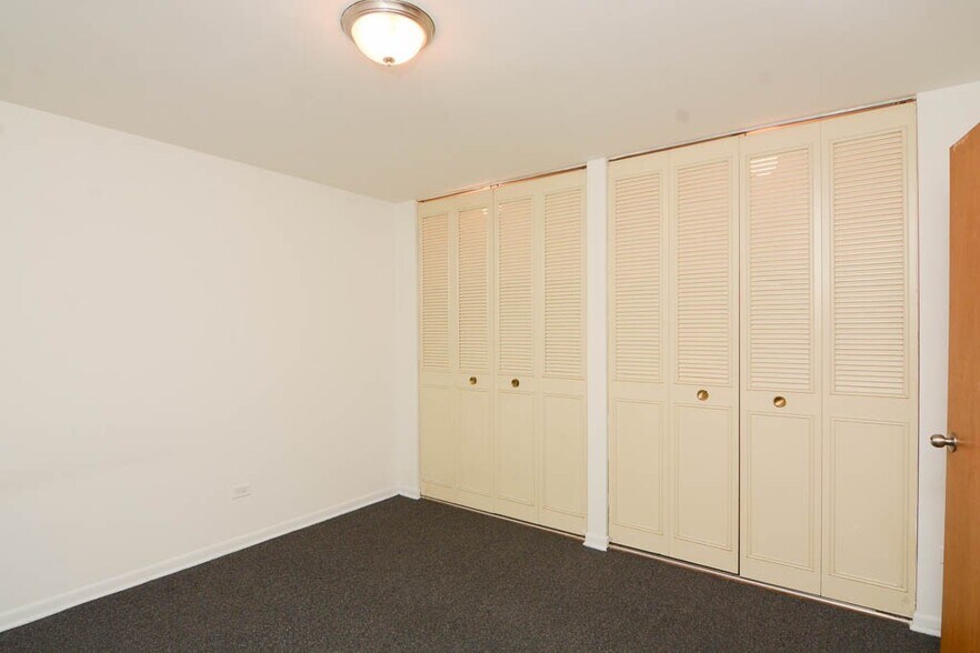 Building Photo - 520 W Aldine Ave