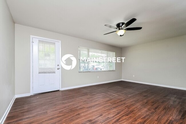 Building Photo - 4 Bedroom Pet-Friendly Home in Lakeland, FL with Main Street Renewal