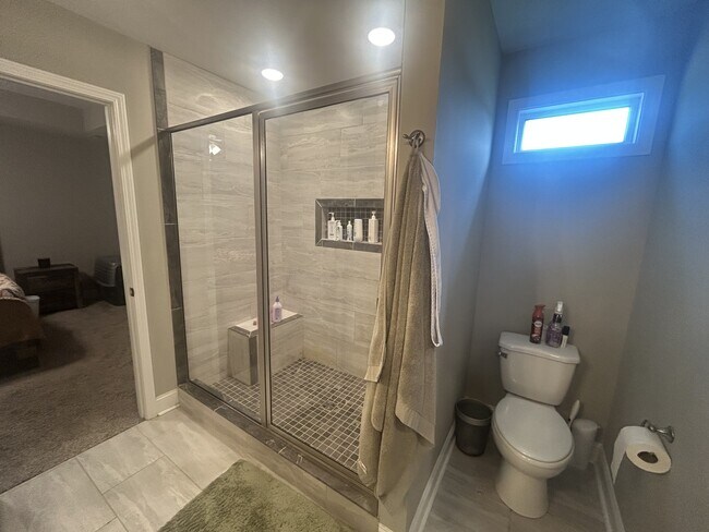 Building Photo - 427 Mattingly Dr