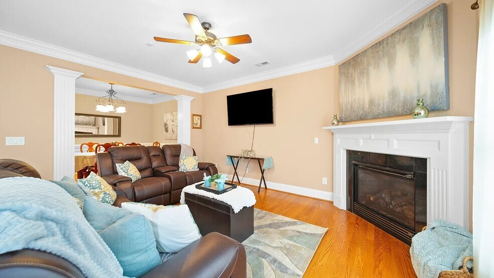 Building Photo - 804 Talking Stick Ln