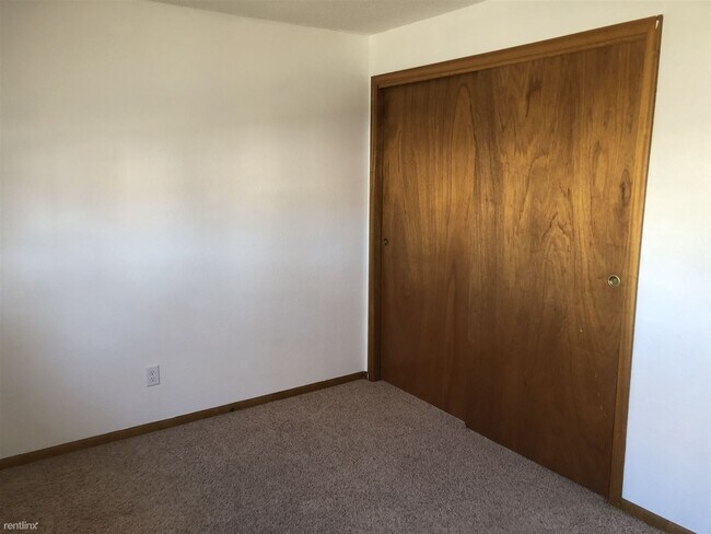 Building Photo - 2 br, 1 bath 4plex - 104 Philadelphia Stre...