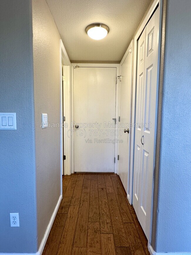 Building Photo - 965 Piros Dr