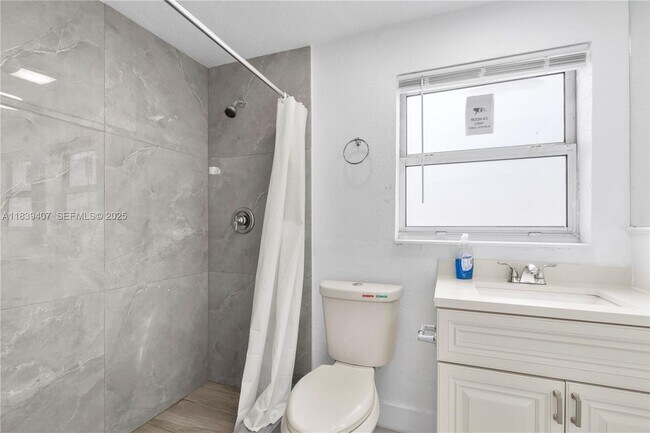 Building Photo - 607 SW 3rd St