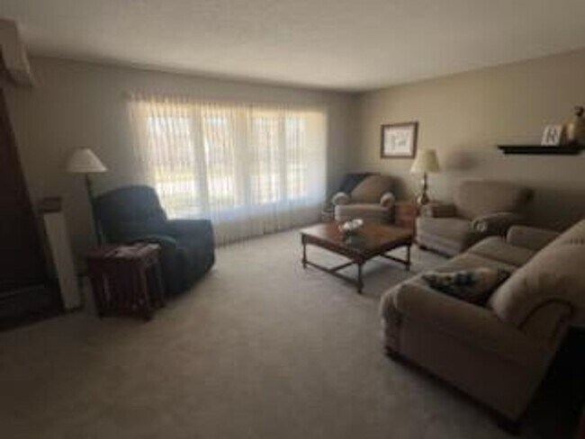 Building Photo - For Rent – 3 Bedroom Home in Sunset Hills, Pella