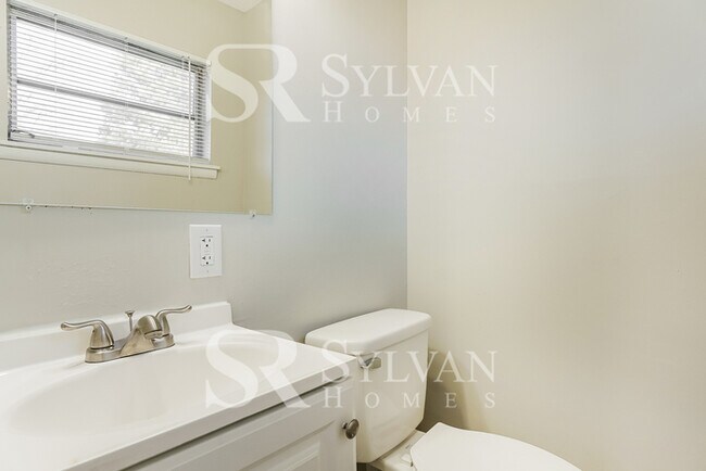 Building Photo - Carve Out a Great Life Here!