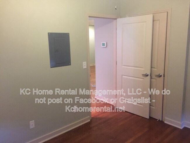 Building Photo - 200 E 43rd St