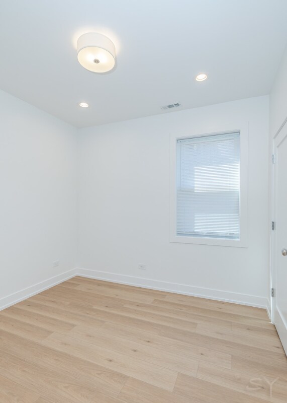 Building Photo - 6050 S Eberhart Ave