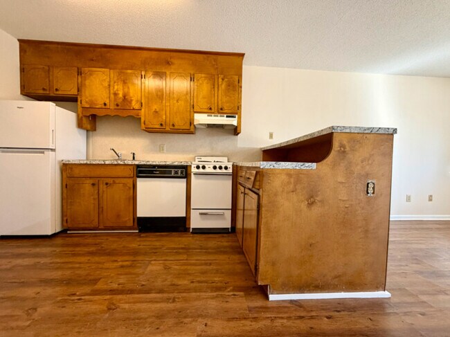 Building Photo - 1442 Riverview Rd