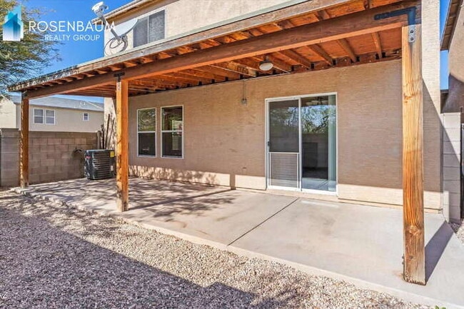 Building Photo - Charming 3-beds, 2.5-baths two-story home nestled in the desirable Tierra Del Paraiso community!