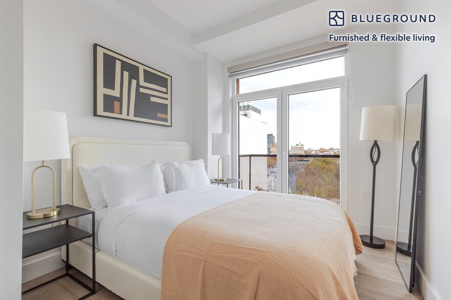 Building Photo - 82 4th Ave