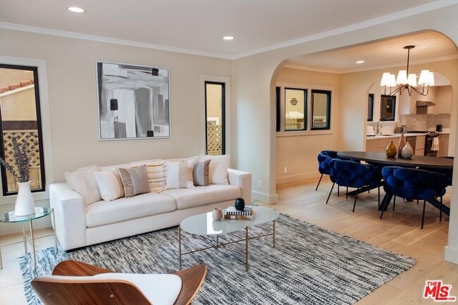 Building Photo - 1039 Havenhurst Dr