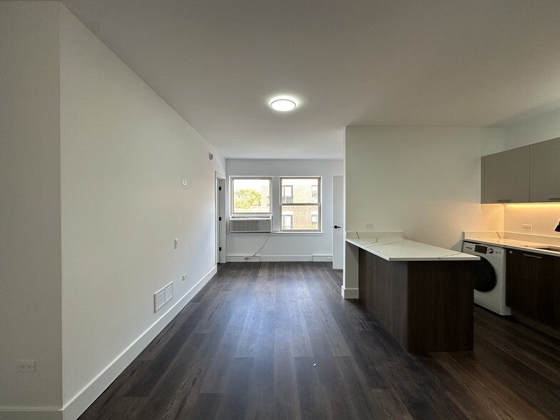 Building Photo - 1553 W Hollywood Ave