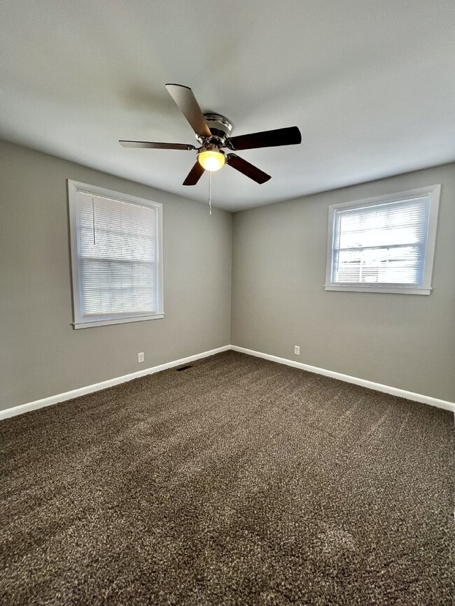 Building Photo - 105 Ambrose Dr