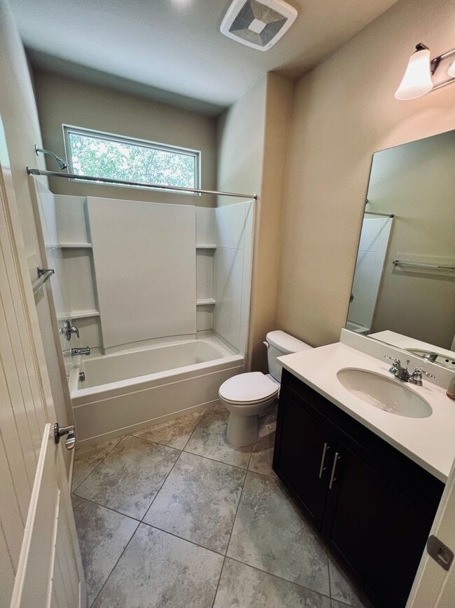 Building Photo - Gorgeous 2 bedroom and 2 bathroom home in ...