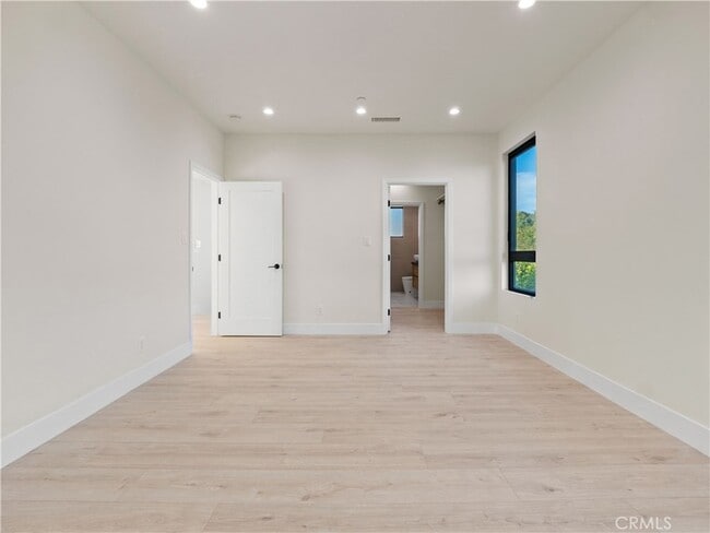 Building Photo - 3810 Locke Ave