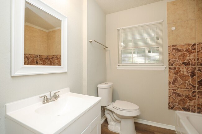 Building Photo - 913 Avenue M