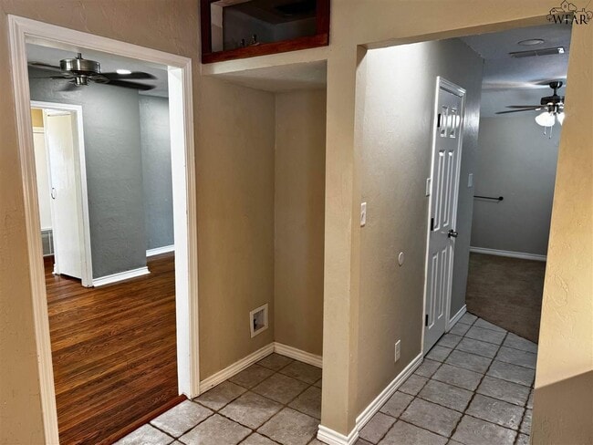 Building Photo - 100 Lilac Ln