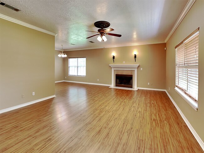 Building Photo - 906 Crystal River