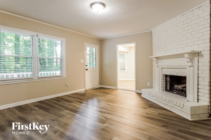 Building Photo - 3500 Ridgecrest Dr
