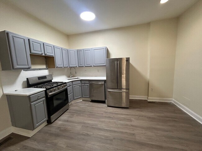 Building Photo - 423 Righter St