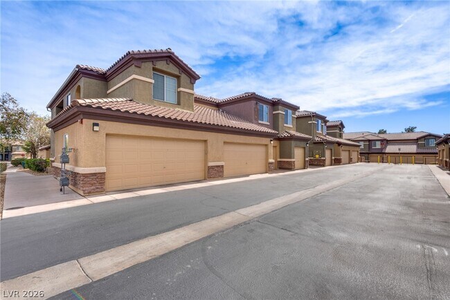 Building Photo - 6868 Sky Pointe Dr
