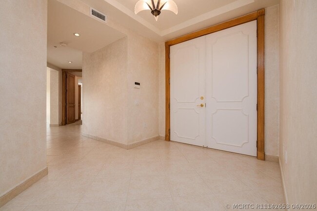 Building Photo - 1228 Hillsboro Mile