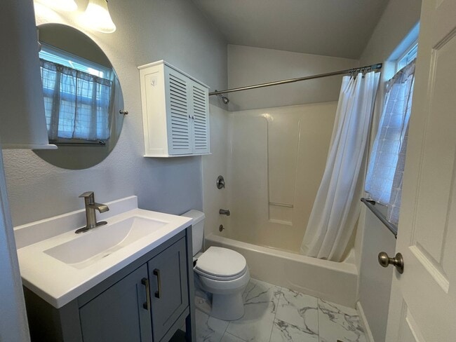 Building Photo - 837 Bantam Way