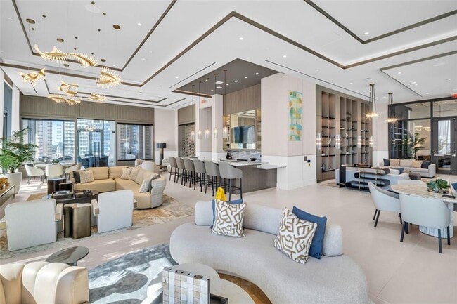 Building Photo - 275 1st Ave S