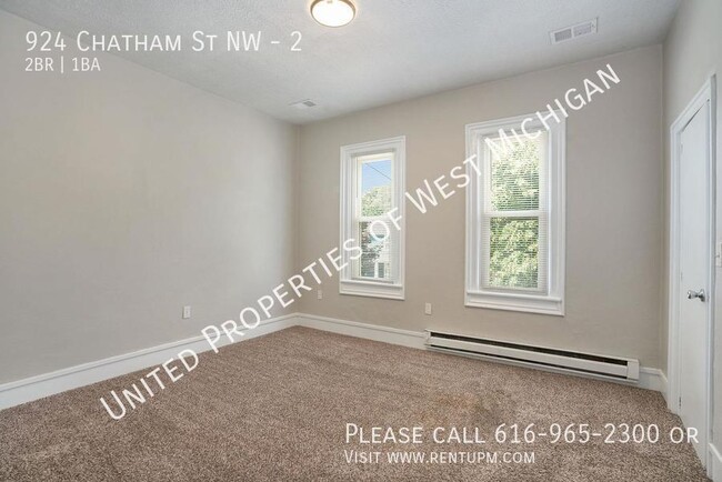 Building Photo - Tours Estimated to Begin 12/9 | 2 Bed 1 Ba...