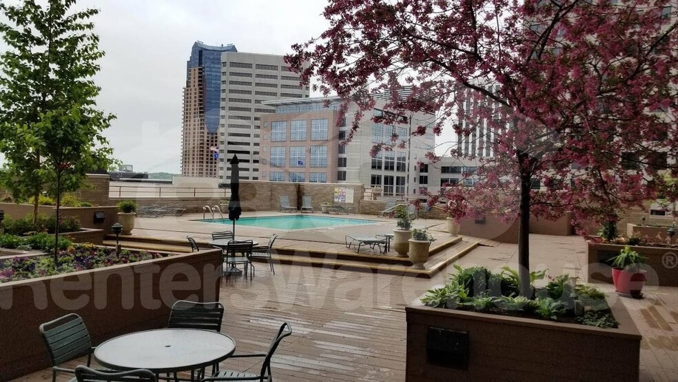 Building Photo - 66 9th St E