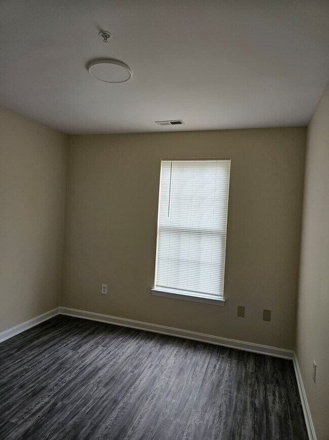 Room 1 - 23 Methwold Ct