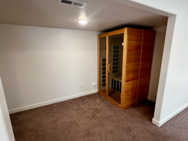 Building Photo - Modern 5 bedroom home for rent in Spanish ...