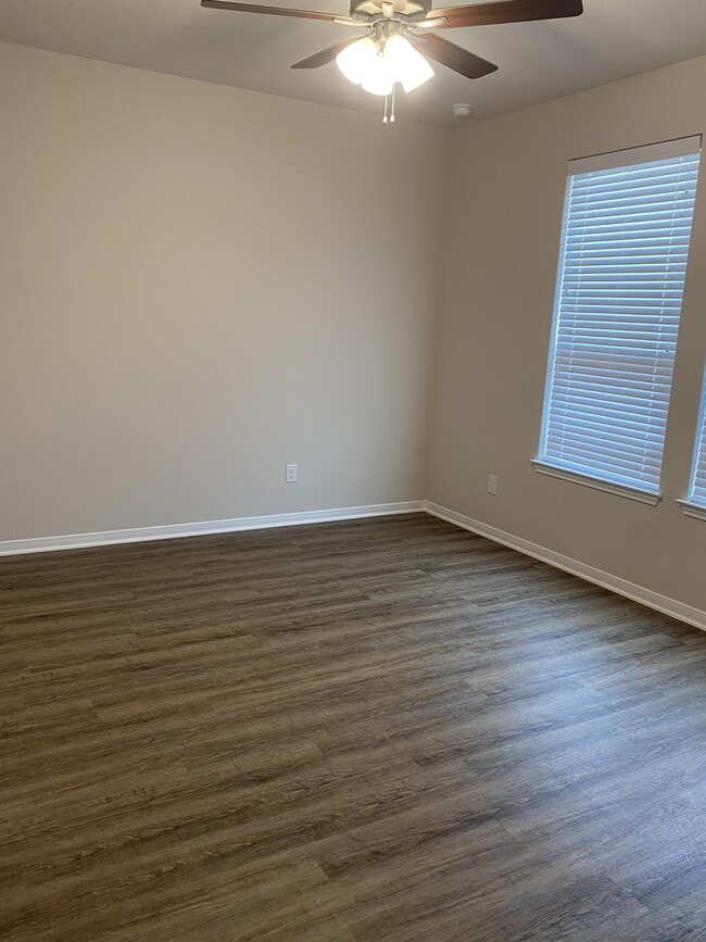 Building Photo - 808 Killam Dr