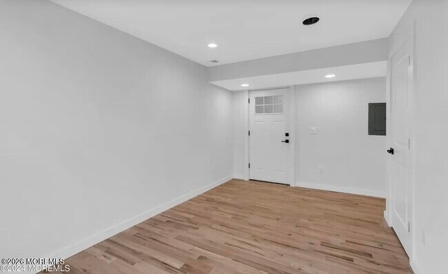 Building Photo - 515 Arnold Ave