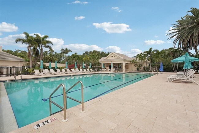 Building Photo - 539 Fallbrook Dr